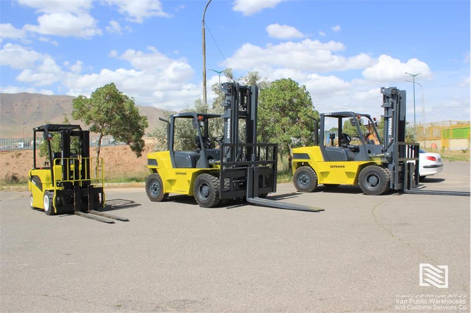 بهره‌برداری سه دستگاه لیفتراک جدید در شرکت انبارهای عمومی و خدمات گمرکی سهلان