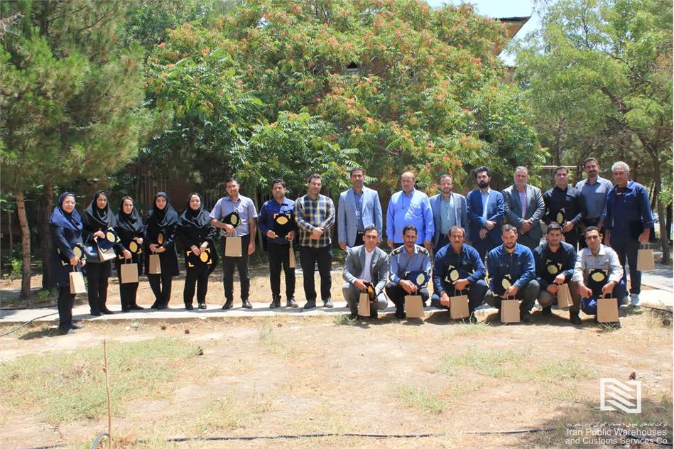 برگزاری مراسم تجلیل از کارمندان نمونه شرکت و شعب تابعه انبارهای عمومی و خدمات گمرکی منطقه ویژه اقتصادی سهلان